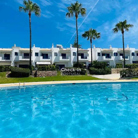 Дом отдыха Jardim Da Oura - Shared Pool - 6 Guests - Албуфейра